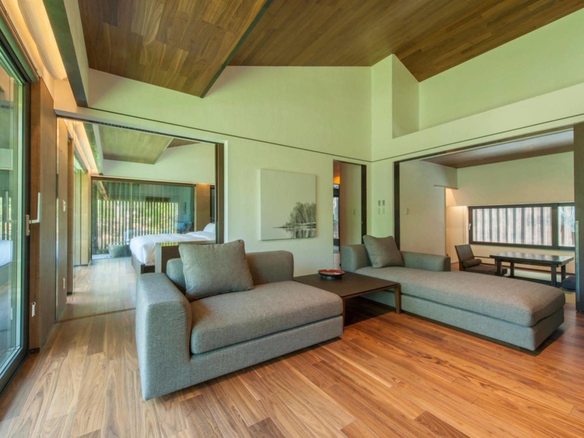 ซาโบริน Hotel คุตชาน ภายนอก รูปภาพ